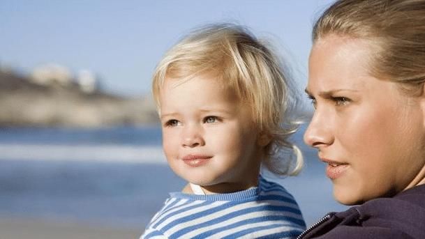 附近的人打招呼