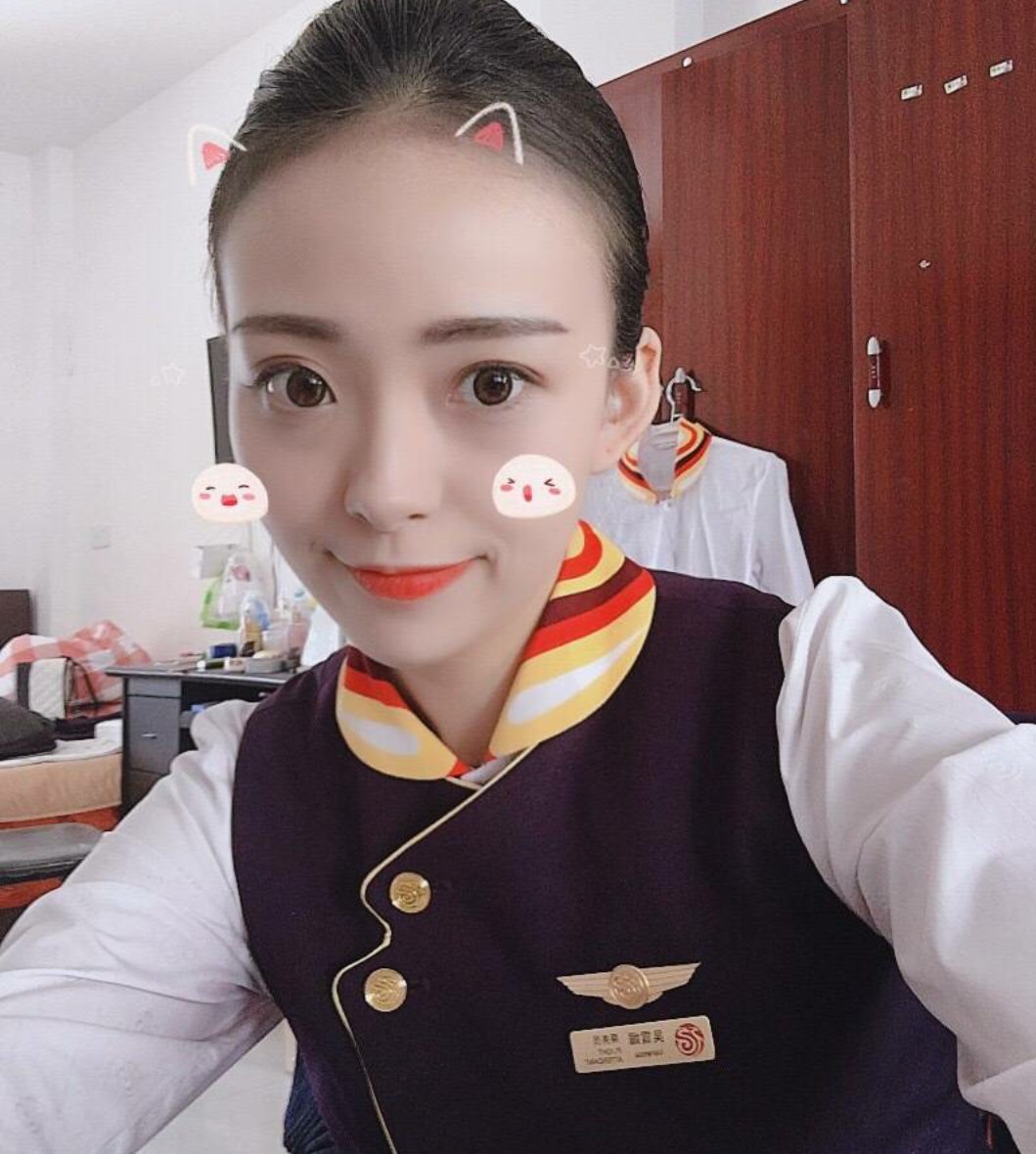 长春亚泰球员何超,近日晒出自己的女友,球迷:真