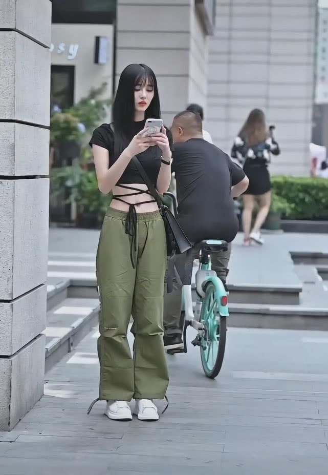 街头突然崛起一款裤子: 叫“抹茶裤”, 显瘦潇洒插图(4) 街头突然崛起一款裤子: 叫“抹茶裤”, 显瘦潇洒插图(4)