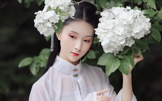 6月桃花旺盛，这三个星座要躲过“桃花劫”，便会高枕无忧！