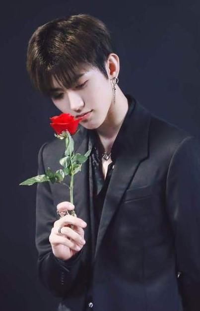 蔡徐坤真实身高182cm,Nine percent身高大曝光