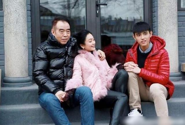 任达华15岁女儿发育过快，身高已超1米8，清纯性感很迷人