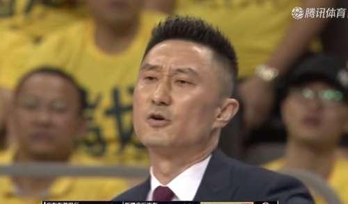 新疆1:0广东!杜峰表情太抢镜:a表情+不满+欢崽表情包图片