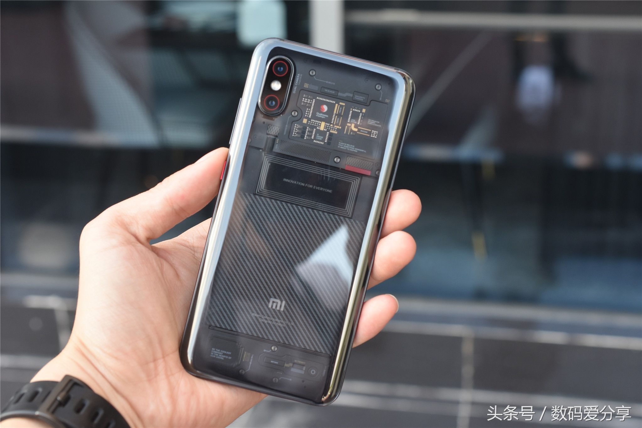 上手小米8探索版,6.22英寸异形全面屏+全透明