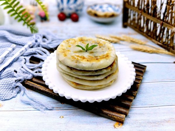 #年味十足的中式面点#烫面梅干菜肉饼