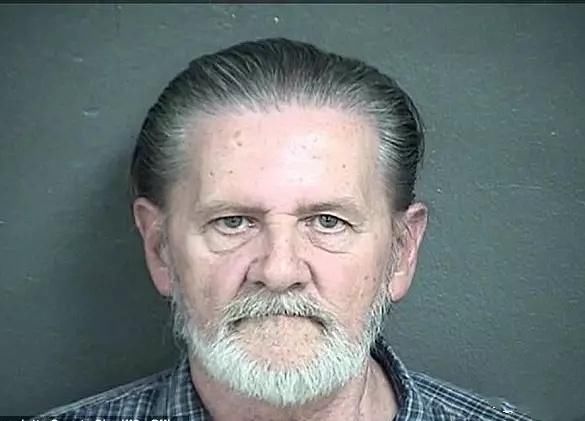 71岁男子抢劫银行后自首,警察询问原因后让人