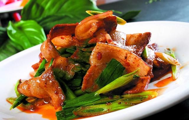 端午节陪老婆回娘家,丈母娘的这道回锅肉太下饭,连吃3碗米饭!