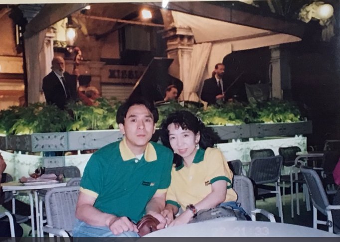 8年总穿一件破旧衣服,背后原因让所有人心碎泪