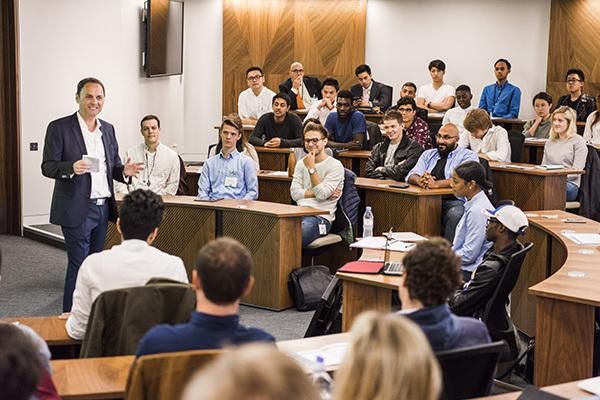 伦敦大学学院校长迈克尔阿瑟一行访问北大国发