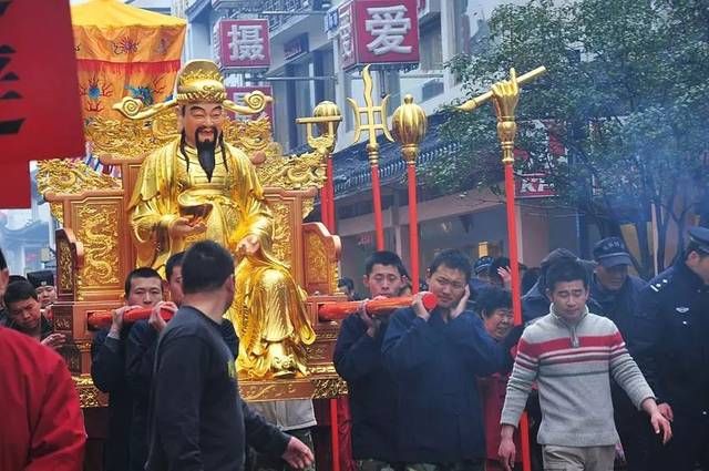 广州“过山车”天气，7°C低温转眼升至26°C，成史上最热春节...