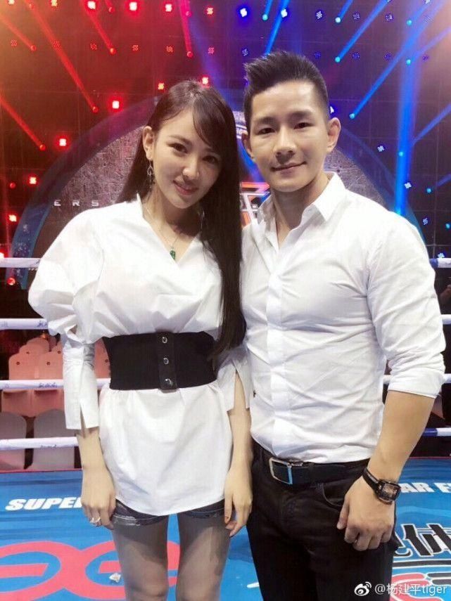 杨建平娇妻美如少女,2场获奖300万,开500万宾利,人生大赢家