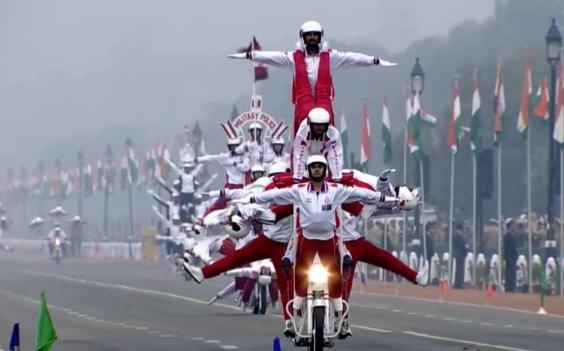 印度阅兵摩托车怎么走的