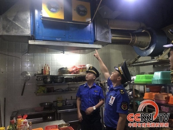 雨湖区城管部门开展大排查 强化油烟整治