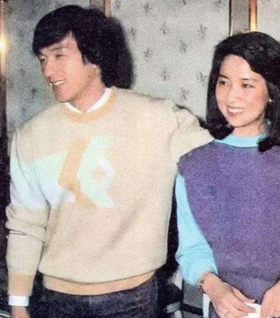 娇年轻时的容貌虽不是倾国倾城,但也是百里挑