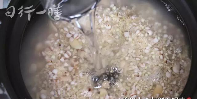 夏季体内湿气最重!2分钟学会祛湿粥,比薏米水