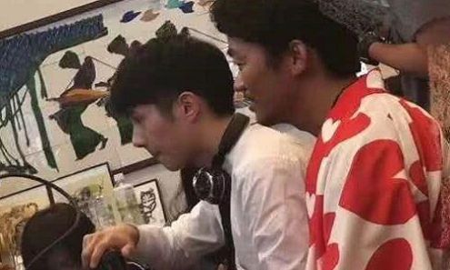 《唐探3》在日本东京开拍,王宝强造型幽默,刘昊然青春阳光!