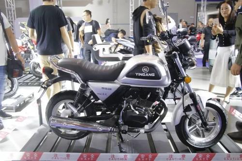 300cc新款大边三轮换发动机，银钢在摩博会展出样车