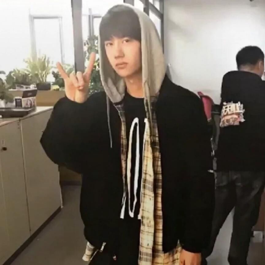 有种颜值叫陈情令演员生图，王一博少年，肖战帅气，看到汪卓成：有气质