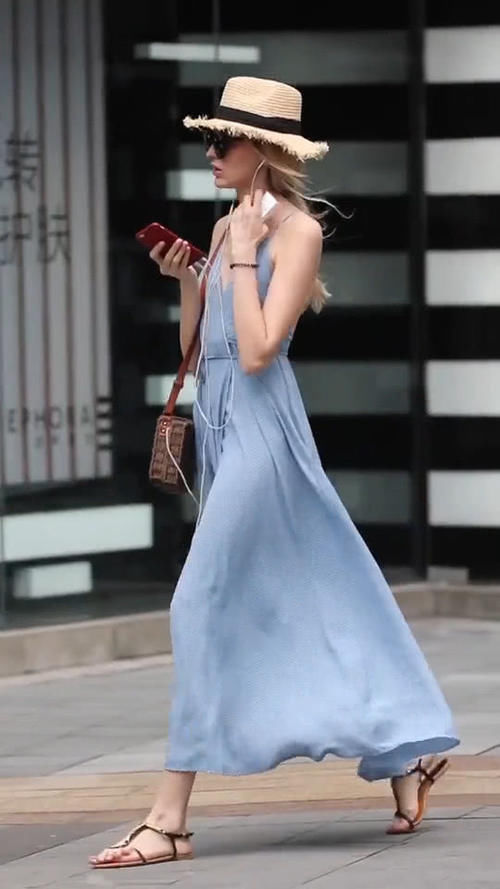 美女外国金发教你穿出海滩v美女风凉爽清新澳大利美女图片