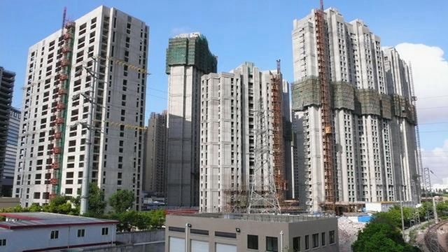 房贷利率还会上调吗？房价跌幅加大，还会有人接盘吗？