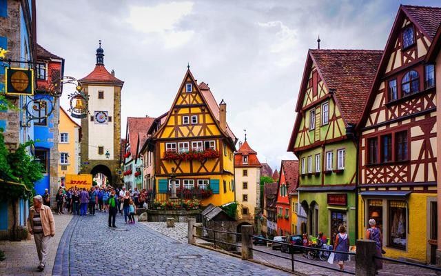 宫崎骏笔下的童话世界，颠倒众生的科尔马小镇~_【今日爆点】