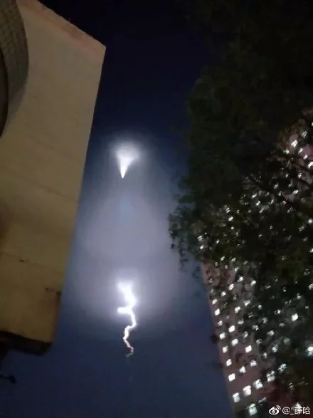 多地夜空突然出现的奇异光束是什么?专家这么看 - 罗杰军 - 羅傑軍 博客 多地夜空突然出现的奇异光束是什么?专家这么看 - 罗杰军 - 羅傑軍 博客