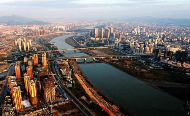 gdp增速_2018厦门市gdp