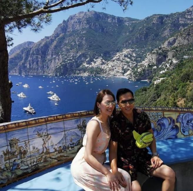 甄子丹一家四口国外度假,妻女犹如姐妹花,儿子帅气逼人像爸爸