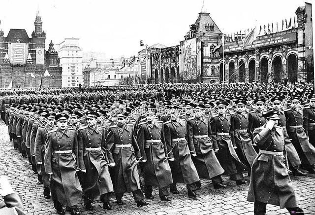 为何苏联在二战中损失巨大，却迅速崛起，成为与美国争霸的强国?_【今日爆点】