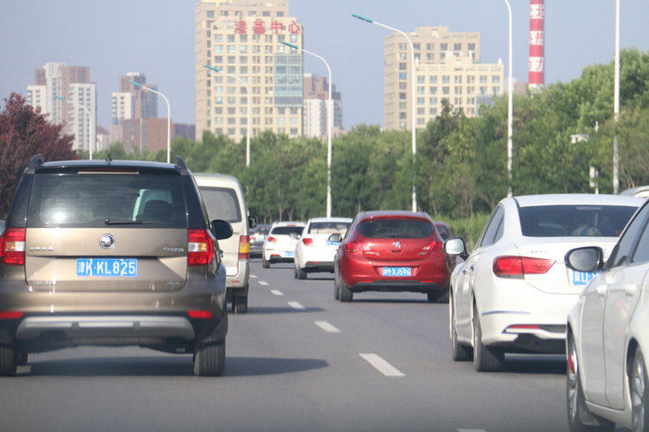 电动出游并不难 比亚迪e5 450带你出京观航母