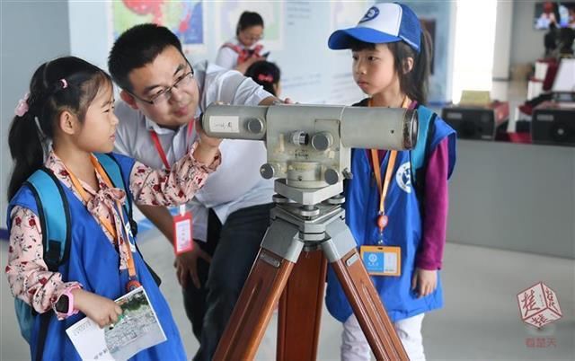 视频神秘的地震指挥中心向公众开放,湖北监测