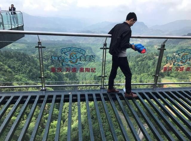 重庆旅游五一爆棚 商家感叹只恨接待能力有限