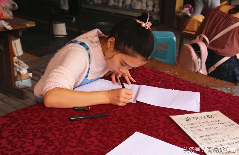 图揭街头骗局 从1写到500娃娃免费送 ,少部分人