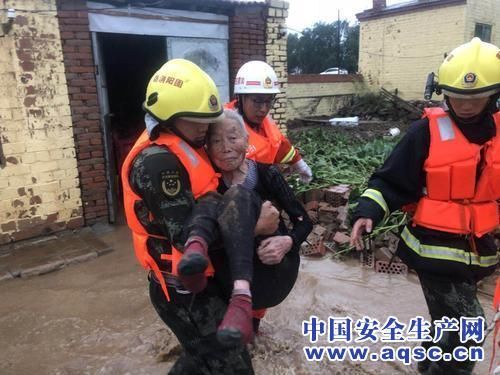包头固阳县: 15小时奋力营救 上演抗洪抢险 生