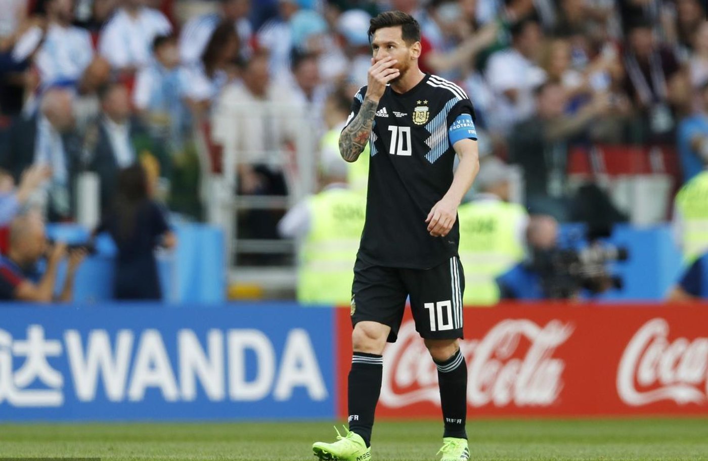 爆冷:阿根廷1-1憾平冰岛,巨星球王梅西失点球落