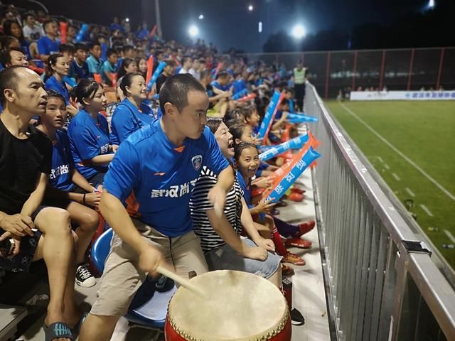 48岁前国脚出战中冠!替补登场打入制胜球 荣获