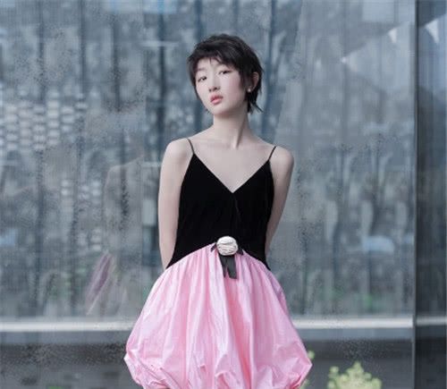 4位来自农村的明星,周冬雨上榜,而她却靠老公再次翻红 澳门皇冠体育注册