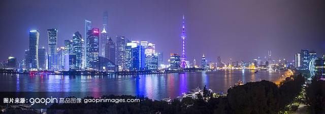 在甲板上游外滩太惬意，东方明珠的旋转餐厅原来是亚洲最高的餐厅