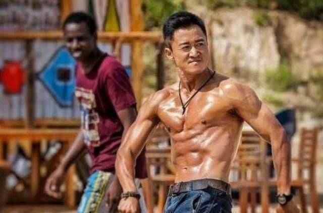 她的片酬超过了李连杰与成龙总和，毕竟走路也要钱，吴京直说：真请不起