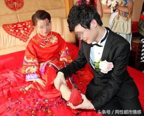 二胎生了女儿，婆婆逼我出去打工，过年回家刚进门，我就提出离婚