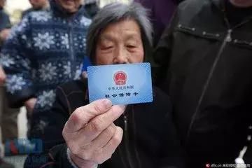 重复参加养老保险，如何领取？