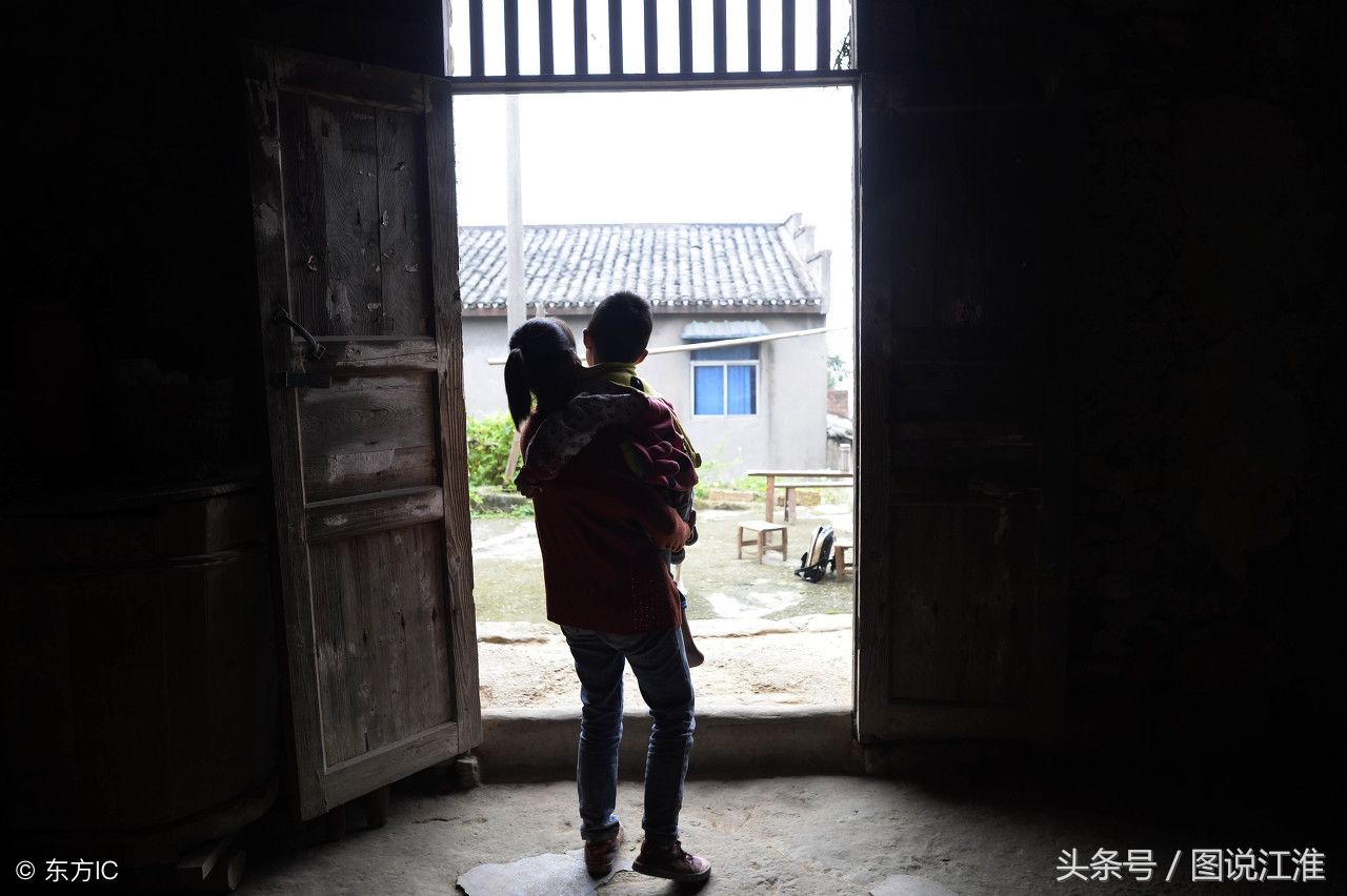 弟弟雇姐姐姐夫带孩子3年不见人不给钱,4岁孩