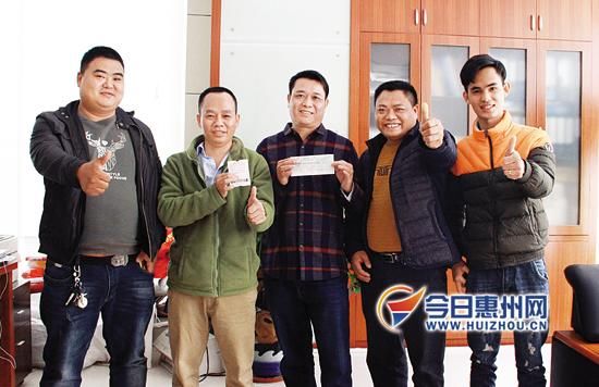 大大方方领大奖 惠州这48位彩民微信群合买双