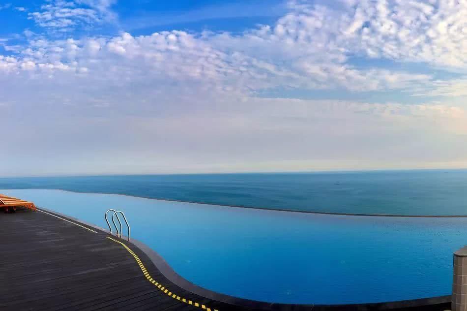 东与大角湾相邻，西与马尾岛相邻