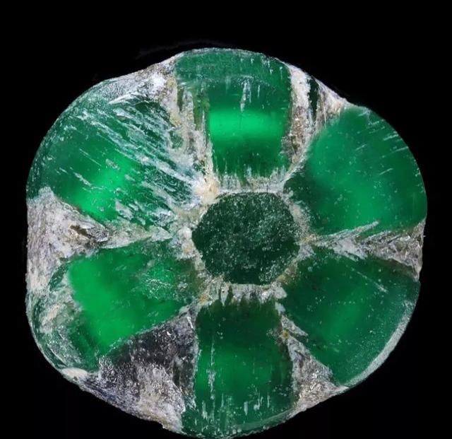 神奇!自然界中的矿物晶体竟能长成这些几何形