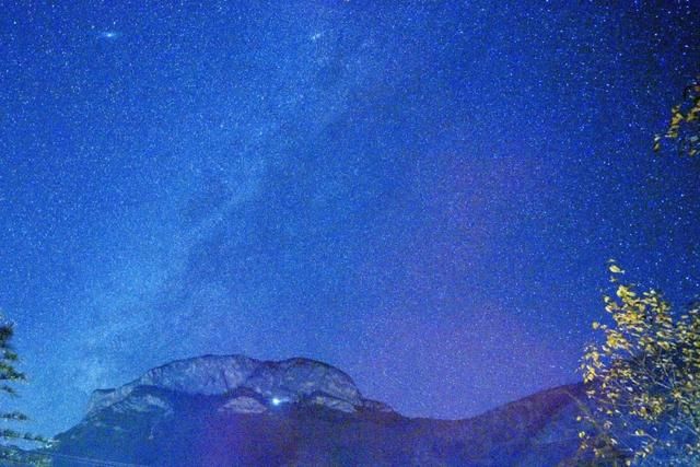 这座民宿位于玉龙雪山脚下第一村旁，是99％的游客都不知道的秘境