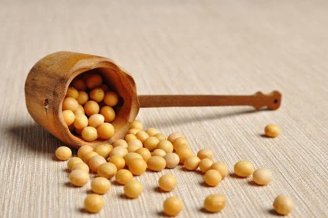 女人更年期雌激素减少,多吃这些碱性食物,调