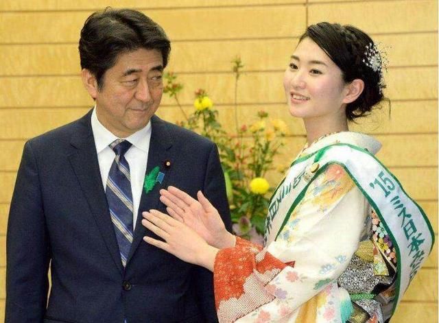 各国领导人看到美女瞬间:普京总统目瞪口呆,最后一对也太养眼了