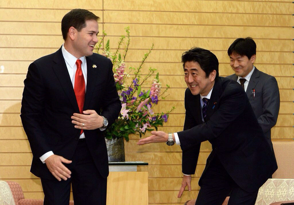 日本首相安倍晋三分分钟钟都想删除的十张图片_【快资讯】
