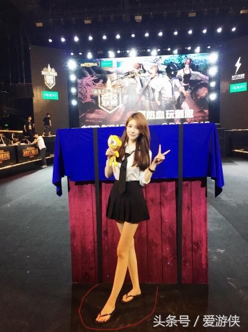 刺激战场高校决赛亮点!高颜值女主持人化身拖